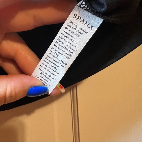 #81 SPANX THE PERFECT FUNNEL TOP IN CLASSIC BLACK - Picture 5 of 5